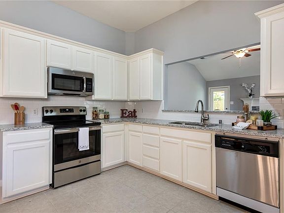 5th image of 4136 Staghorn Cir N