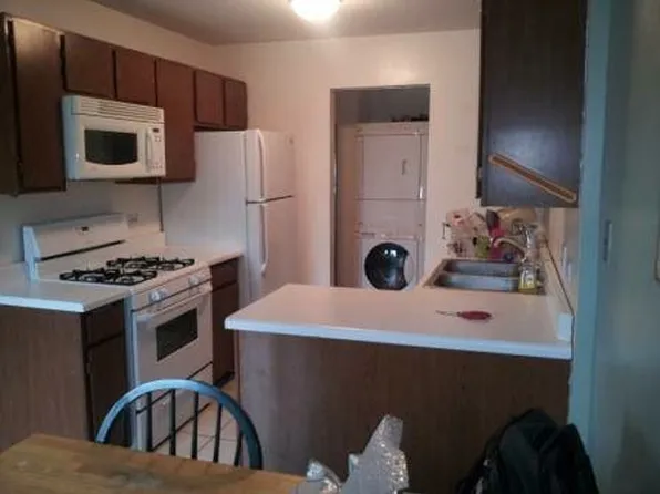 691 Greenfield Ct APT C2, Bartlett, IL 60103