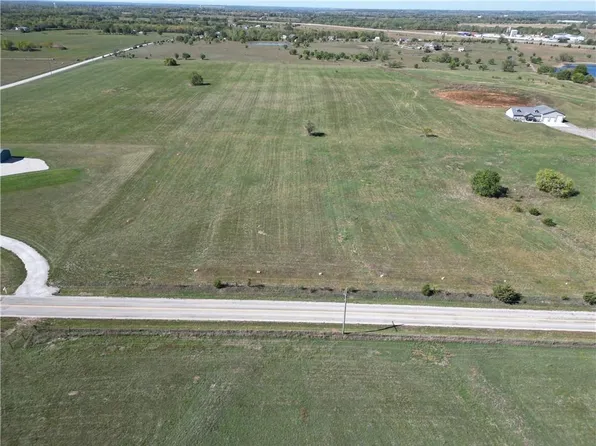 335 Cedar Niles Rd, Paola, KS 66071