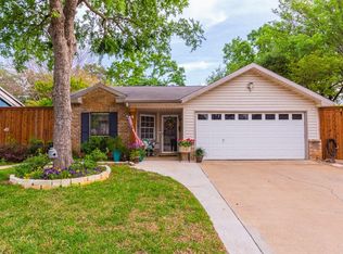 515 Westover Dr, Euless, TX 76039