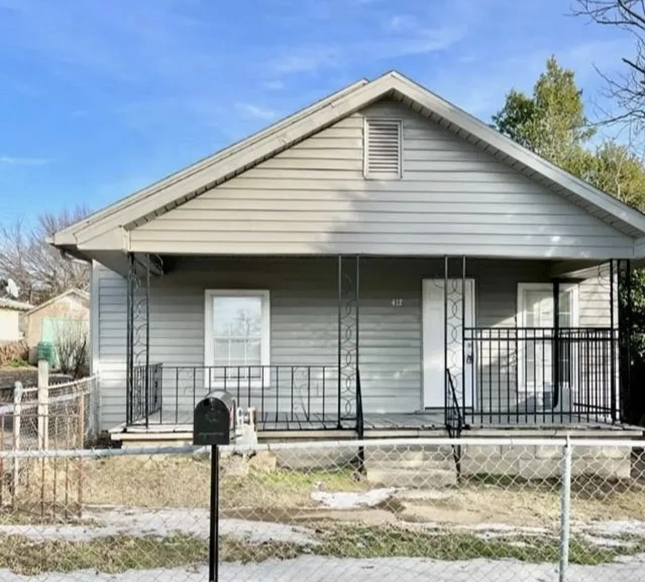 3 bed, 1.0 bath, 1164 sqft, $1,375 — Photo 1