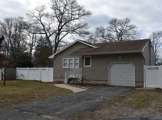152 Magnolia Dr, Mastic Beach, NY 11951