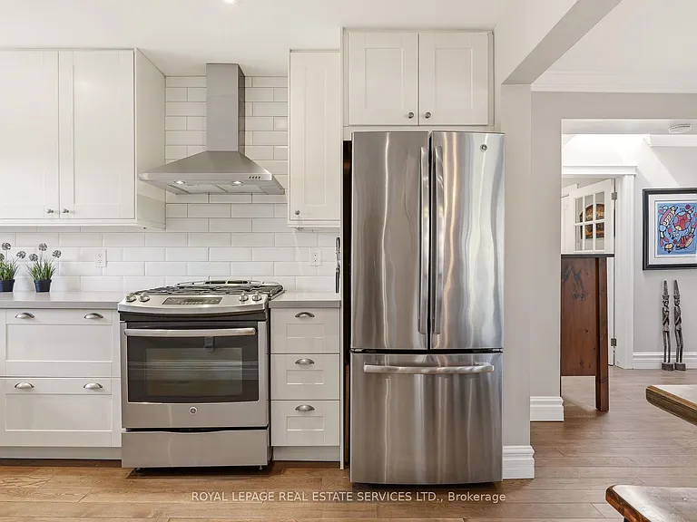 145 Suffolk Ave — Photo 13