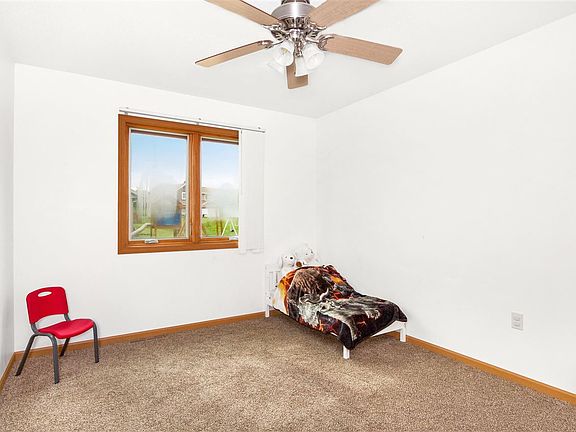 5th image of 625-627 Alyssa St