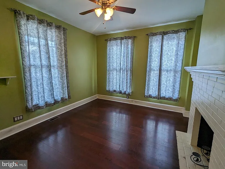306 N Locust St — Photo 6