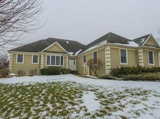 101 Eagle Ridge Dr, Waverly, IA 50677