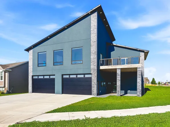 2513 15th St NW, Minot, ND 58703