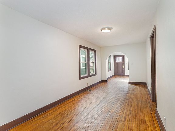 5th image of 447 Banfil St