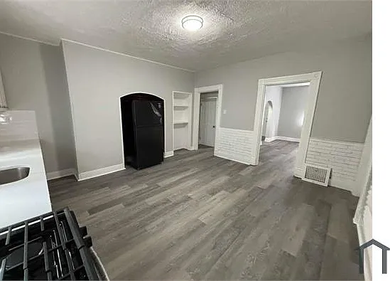 915 Mina St — Photo 3