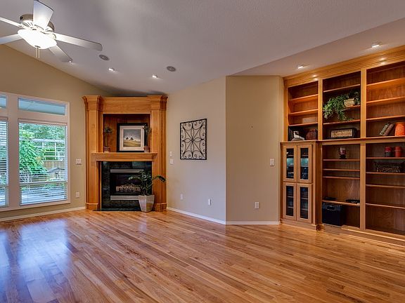5th image of 17615 NE 30th St