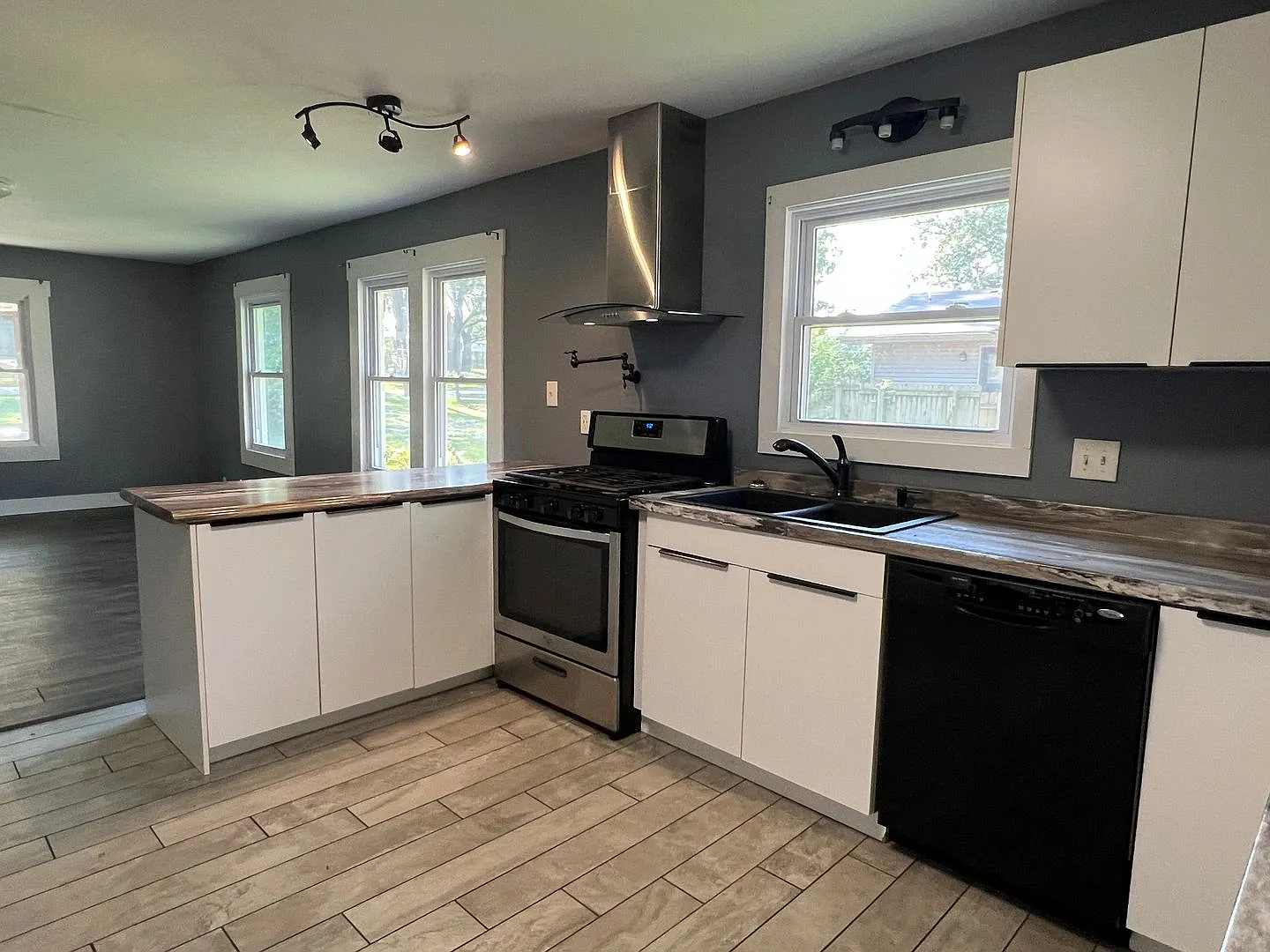 Coming Soon: Northwest Springfield 2 Bed / 2 Bath Bungalow — Photo 4