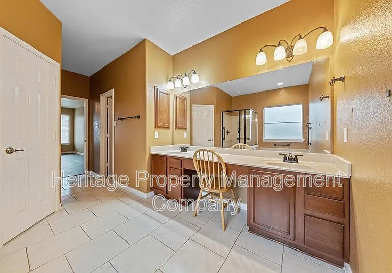 141 Springtree Blf — Photo 21