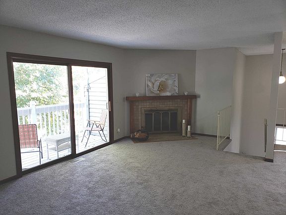 2nd image of 2476 Cobble Hill Alcove