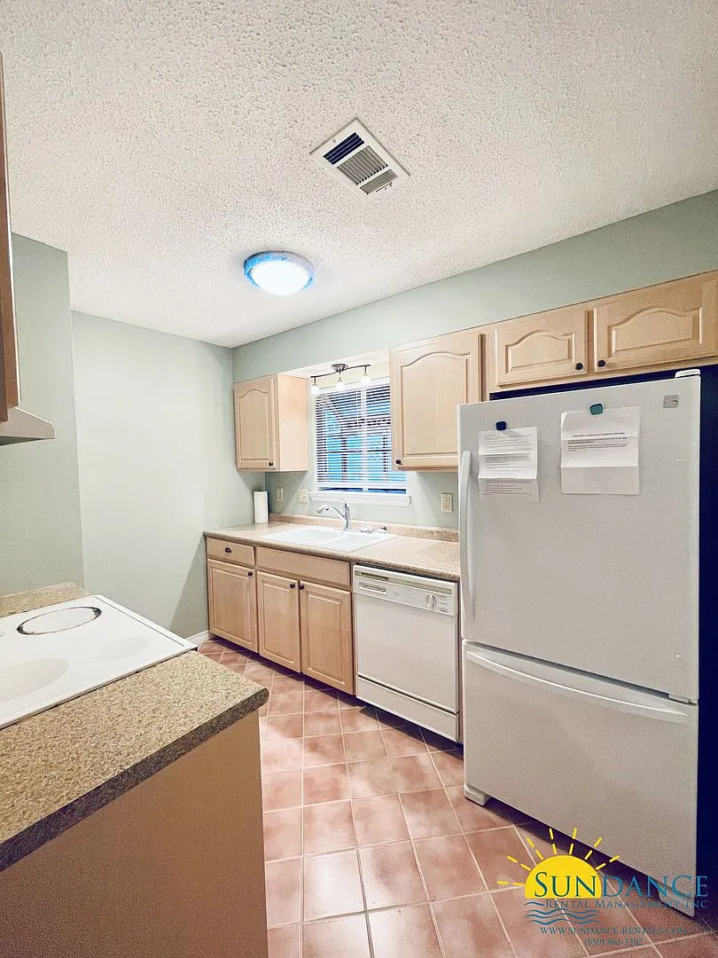 Charming 2-Bedroom Townhouse with Community Pool in Fort Walton Beach — Photo 4