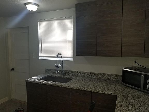 4th image of 519 1/2 20th St SW