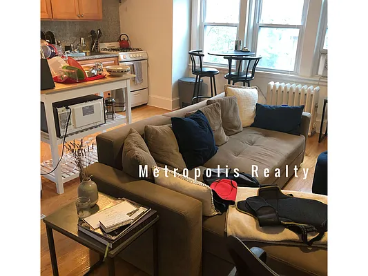 Rented by Metropolis International Realty Inc. | media 20