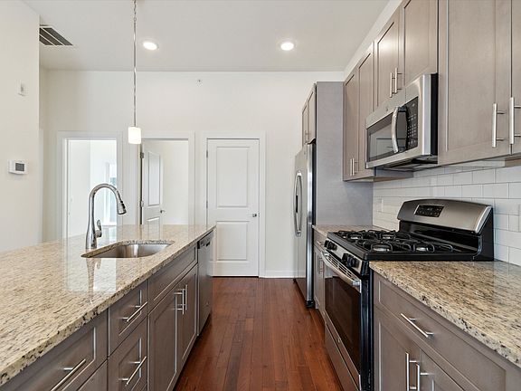 4th image of 1642 N 5th St Unit 30C