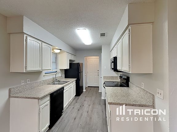 5th image of 1328 N Creek Dr