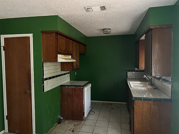 4th image of 233 Hillcrest Dr