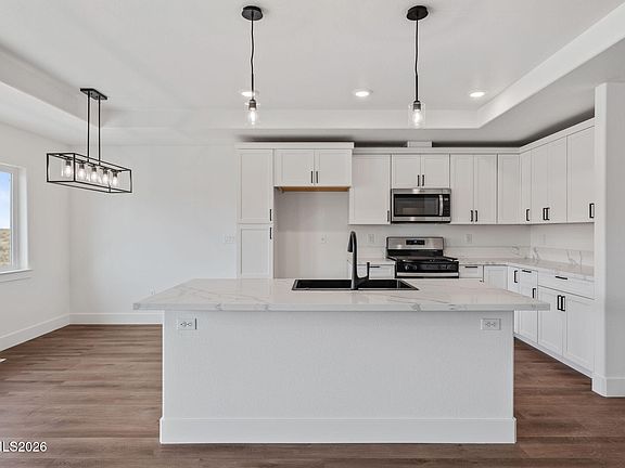 5th image of 435 Emerald Ct