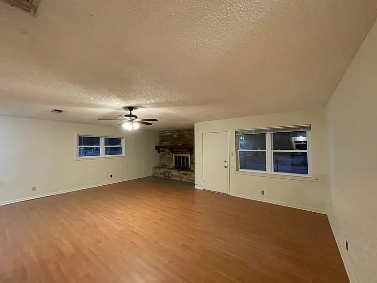 3323 Cherry St — Photo 10