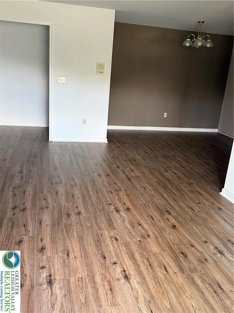 2 bed, 2.0 bath, 1250 sqft, $1,900 — Photo 2