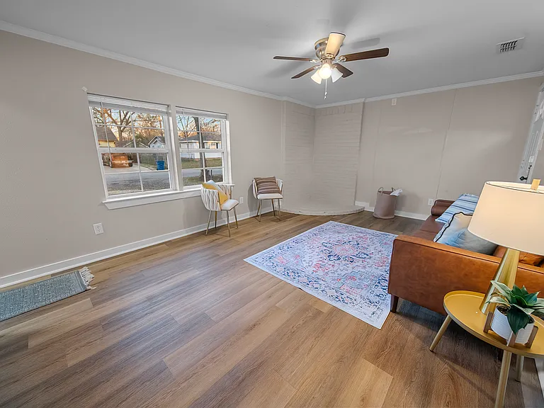 510 Hogg St — Photo 4