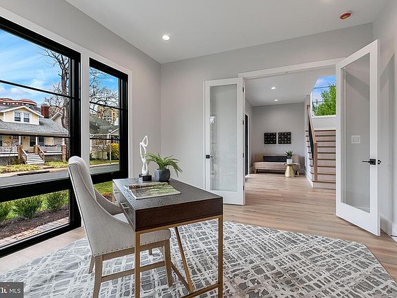 5th image of 809 N Kenmore St