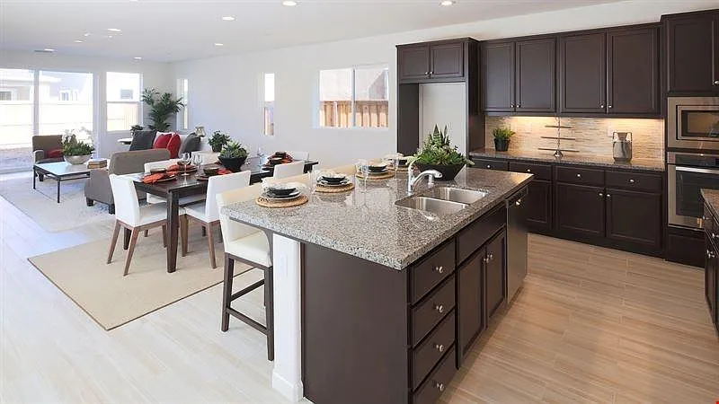 4 bed, 3005 sqft, $3,750 — Photo 3