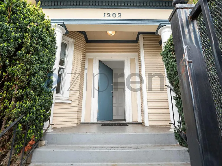1202 Adeline St — Photo 3