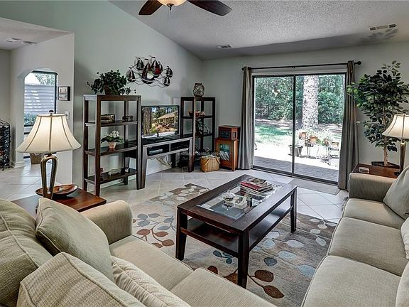 5th image of 52 Edgewood Dr