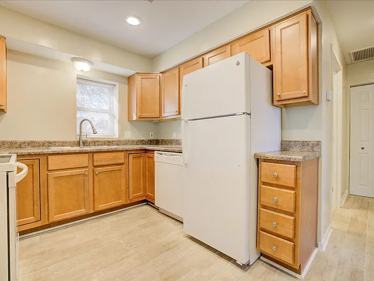 1421 N. Louis Ave — Photo 10