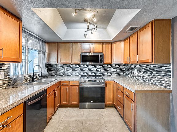 3rd image of 6903 W MISSOURI Avenue