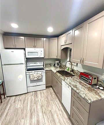 5th image of 257 Cherokee St APT 2