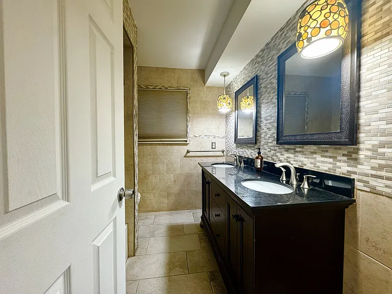 2868 Groves Dr — Photo 23