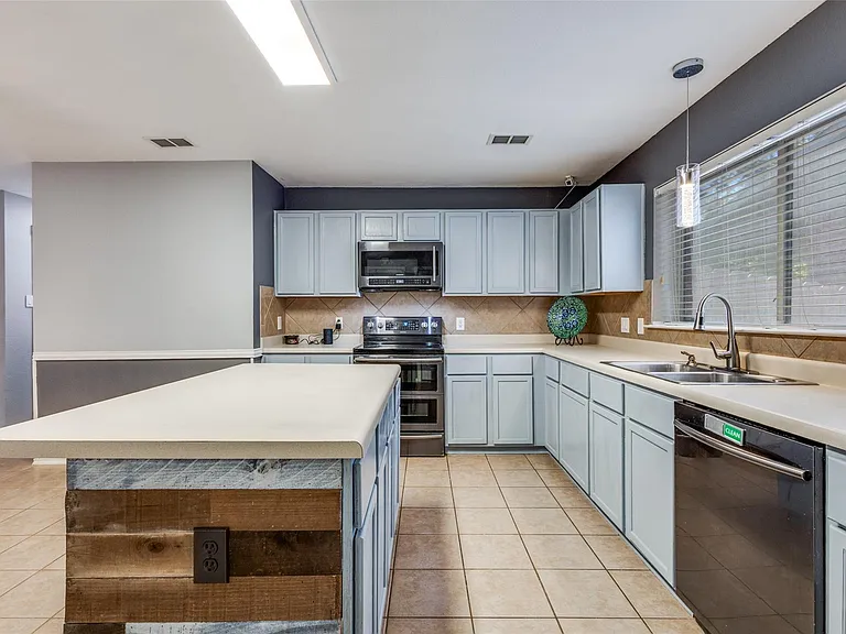417 Niagara Falls Dr — Photo 11