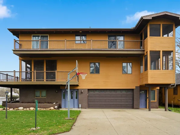 1749-55 Golf Course Blvd, Independence, IA 50644