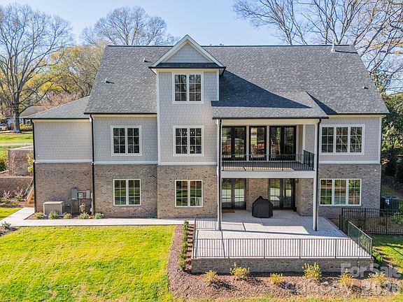 2nd image of 3319 Gresham Pl