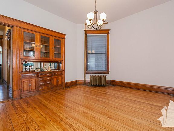 5th image of 724 W Oakdale Ave
