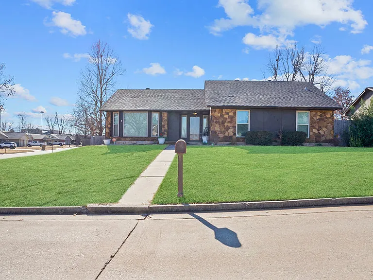 9724 Kent Dr — Photo 5