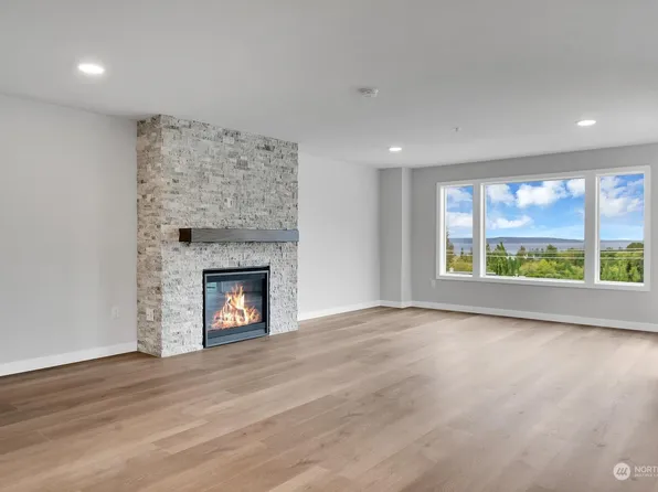 550 Paradise Lane #B302, Edmonds, WA 98020