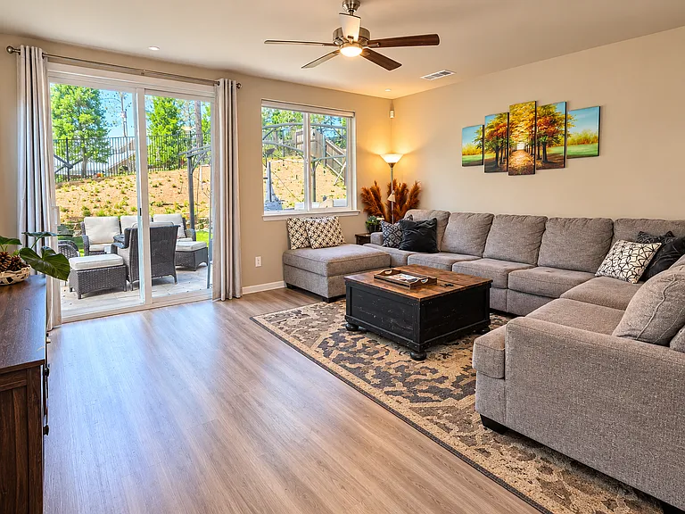 128 Berriman Loop — Photo 1