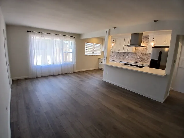 317 Walnut Ave #6 — Photo 5