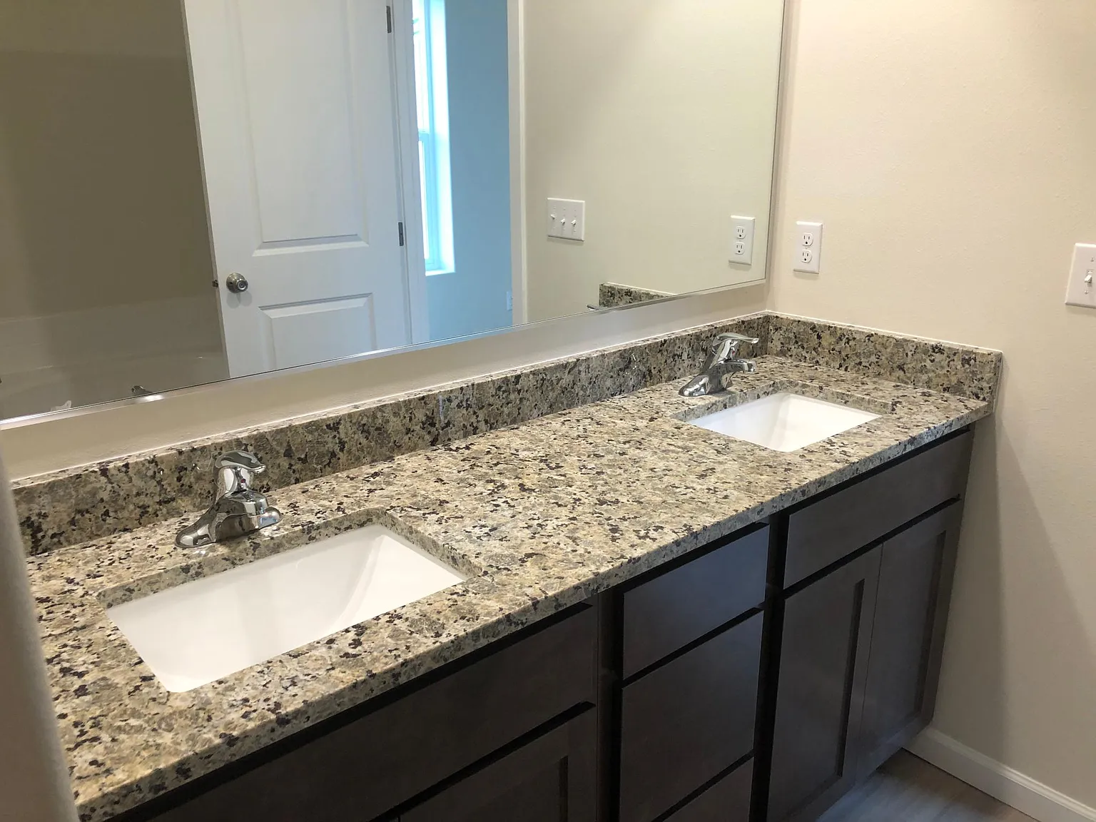 4 bed, 2.5 bath, 2175 sqft, $2,945 — Photo 3
