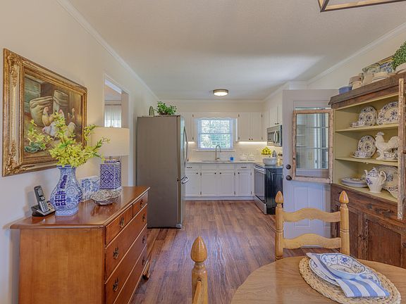 4th image of 239 Langley Dr