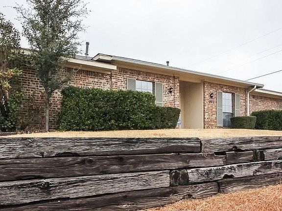 3rd image of 301 Overland Dr