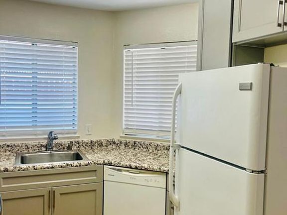 Kitchen Unit A and D
Both have electric stoves