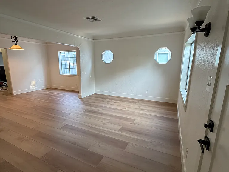 200 Westmont Dr — Photo 7