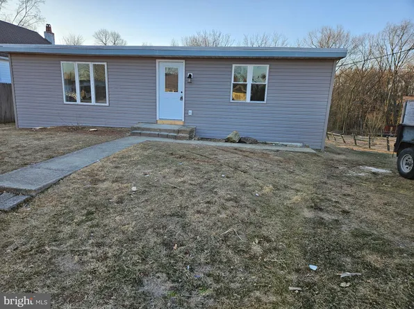 20 Hill St, Hanover, PA 17331