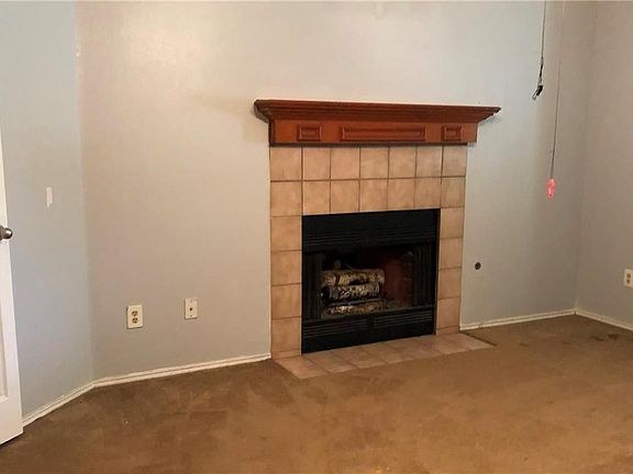 4th image of 803 Deerlake Ct